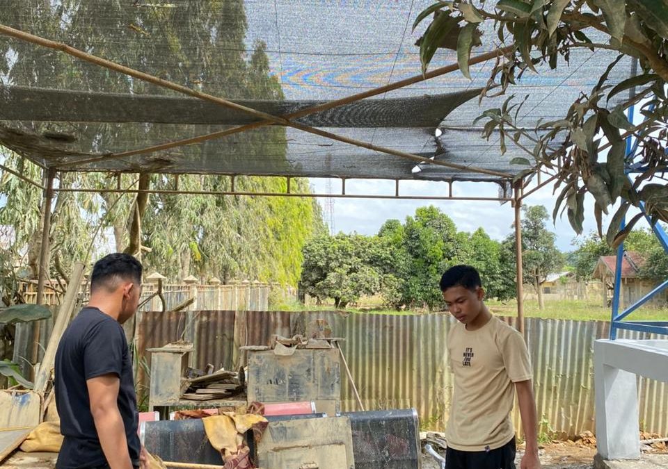 Menyapu Duka, Menyemai Asa: Jejak Bakti “Mahasiswa Berdampak” UTU Pulihkan Tiga Pilar Utama Kampung Durian