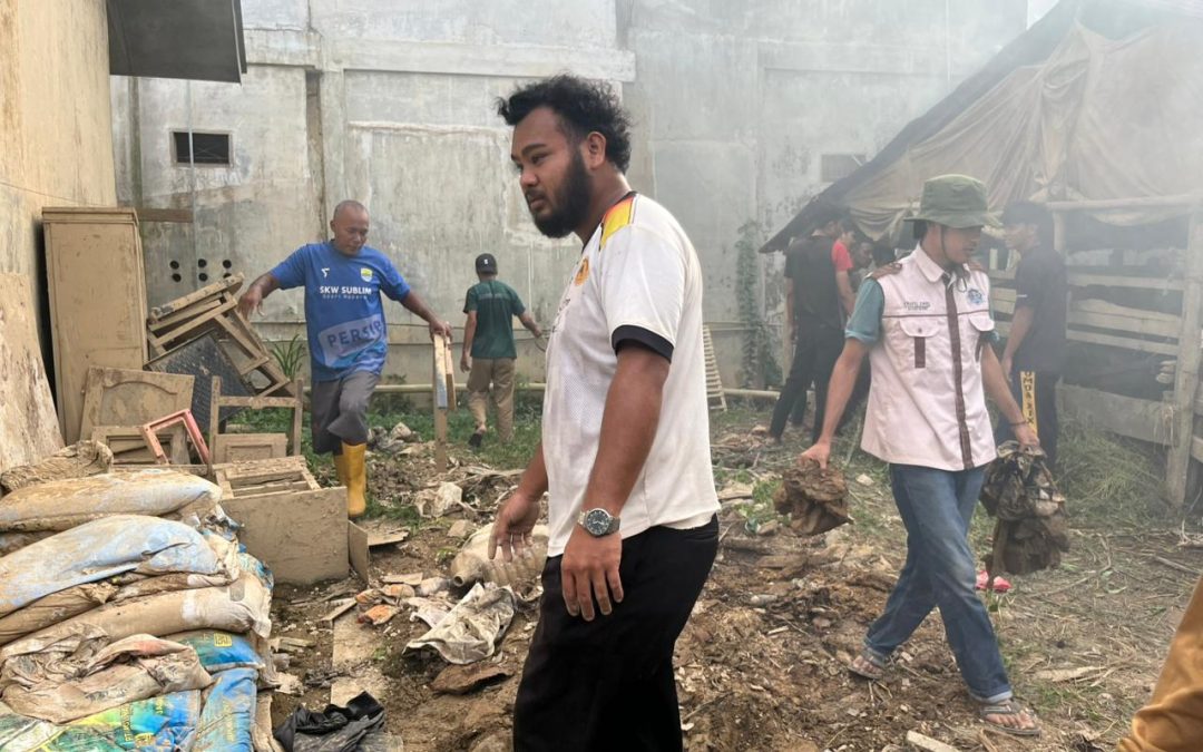 Hari Kedua di Titik Bencana: Tim “Mahasiswa Berdampak” FPIK UTU Gotong Royong Bersihkan Puing dan Survei Lokasi Pemulihan