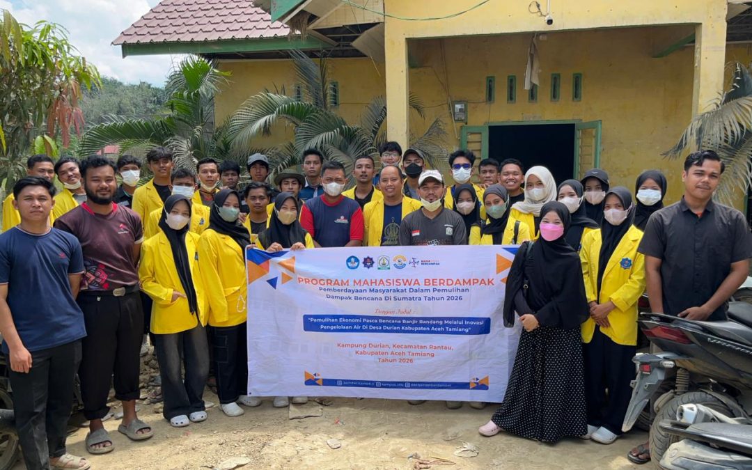 Tempuh 500 KM Menuju Titik Bencana, Tim “Mahasiswa Berdampak” UTU Resmi Disambut Perangkat Desa Kampung Durian