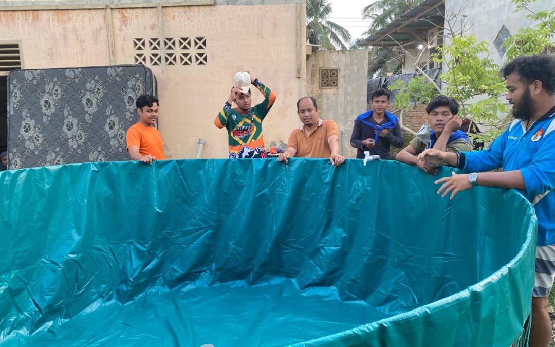 Wujudkan Kemandirian Ekonomi Pascabencana, Tim “Mahasiswa Berdampak” UTU Sukses Instalasi Sistem Budidaya Bioflok di Kampung Durian