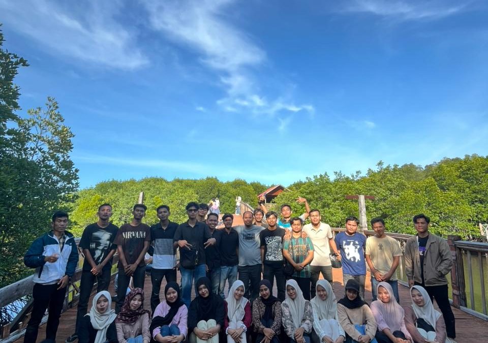 Bentengi Ekosistem Pascabencana, Tim “Mahasiswa Berdampak” UTU Gelar Monitoring dan Evaluasi Mangrove di Aceh Tamiang
