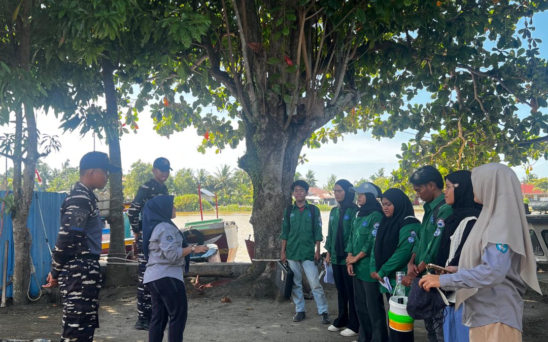 DOSEN PROGRAM STUDI SUMBER DAYA AKUATIK UTU LAKSANAKAN PENGECEKAN KUALITAS AIR DI SUNGAI MEUREUBO ACEH BARAT