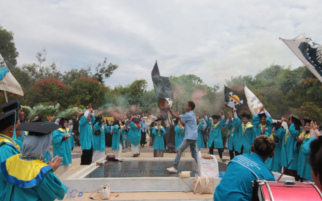 Cetak Sejarah Baru, BEM FPIK UTU Gelar Arak-arakan Wisuda Perdana yang Dimeriahkan Drum Band dan Gemuruh Yel-yel