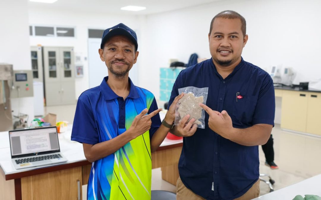 KOLABORASI INTERNASIONAL UTU-USM: PENELITI JURUSAN PERIKANAN OLAH IKAN GULAMA HASIL TANGKAPAN SAMPINGAN MENJADI SURIMI BERNILAI JUAL TINGGI